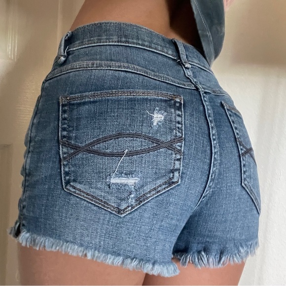 Abercrombie and Fitch High Rise Shorts - Picture 2 of 3